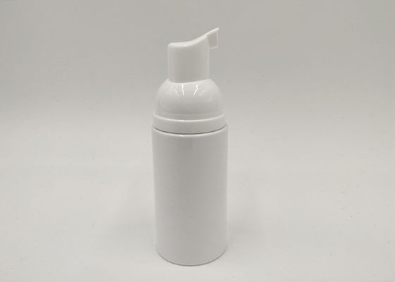Weiße Plastikkosmetik füllt flüssige Schaum-Flasche ab